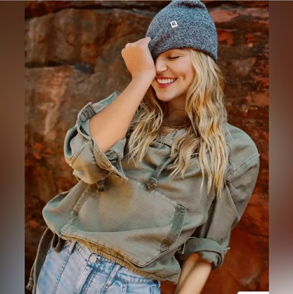 American Eagle olive green oversized pullover